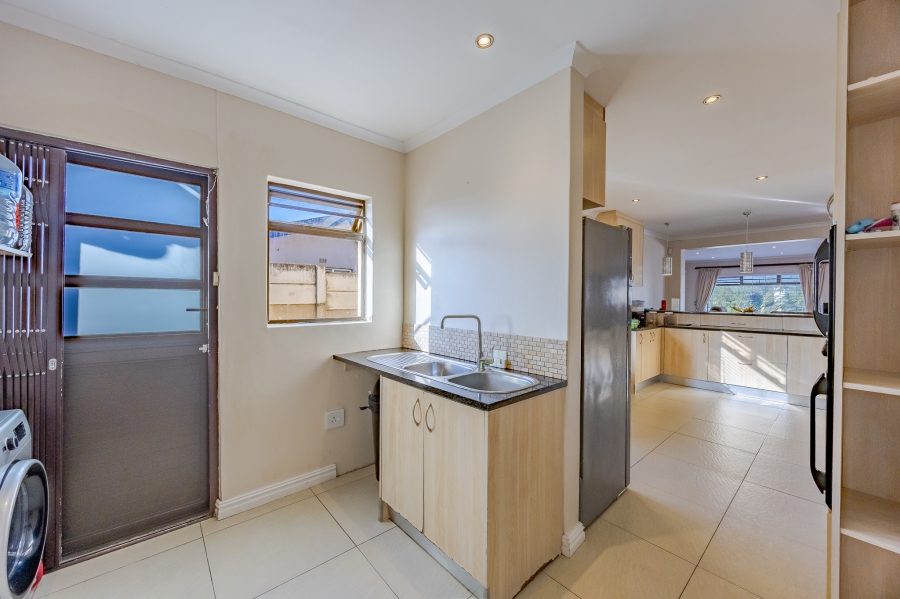 4 Bedroom Property for Sale in Flamingo Vlei Western Cape